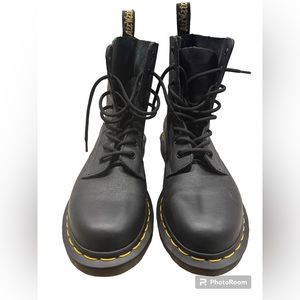 Dr Martens Meet me in the mosh pit